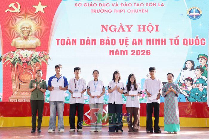 Trao giải Cuộc thi “Thiết kế ấn phẩm truyền thông tuyên truyền pháp luật”.