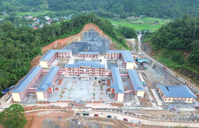 Toàn cảnh Trường phổ thông nội trú liên cấp Tiểu học và THCS Thanh Thủy đang dần hoàn thiện.
