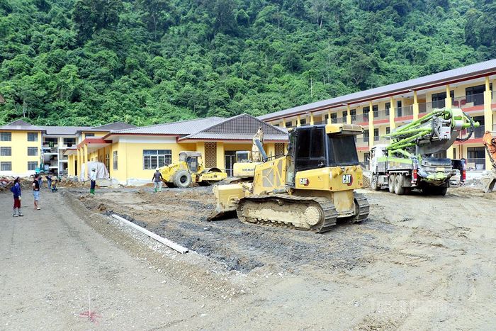 Nhà thầu, đơn vị thi công huy động nhân lực, vật lực đẩy nhanh tiến độ dự án hoàn thành đúng theo tiến độ đề ra.