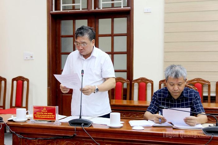 Đồng chí Nguyễn Văn Hưng, Phó Trưởng ban Tuyên giáo và Dân vận Tỉnh ủy, Phó Trưởng đoàn kiểm tra, giám sát công bố Quyết định, Kế hoạch kiểm tra, giám sát.
