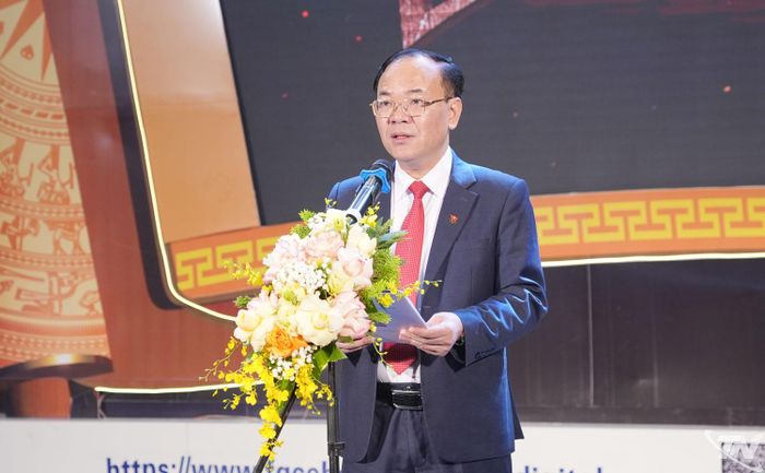Đồng chí Đỗ Xuân Hòa, Giám đốc Báo và Phát thanh, Truyền hình Thái Nguyên phát biểu khai mạc Gameshow “Dân ta phải biết sử ta” năm 2026.