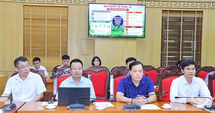 Các đại biểu dự tại điểm cầu chính.