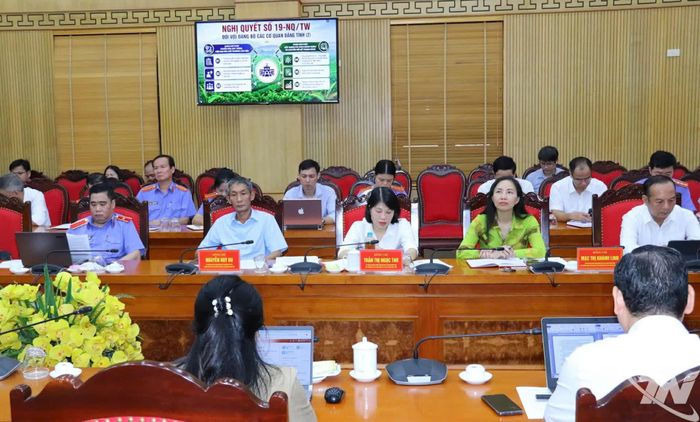 Hội nghị được tổ chức trực tiếp kết hợp trực tuyến.