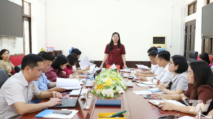 Các đại biểu dự buổi giám sát.