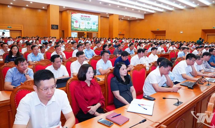 Lãnh đạo chủ chốt các xã, phường tham gia bồi dưỡng.