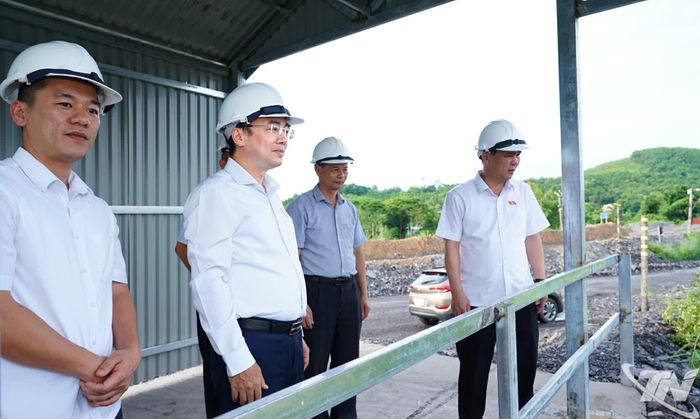 Đồng chí Nguyễn Đăng Bình đến thăm khu vực khai thác của Công ty Than Khánh Hòa - VVMI.