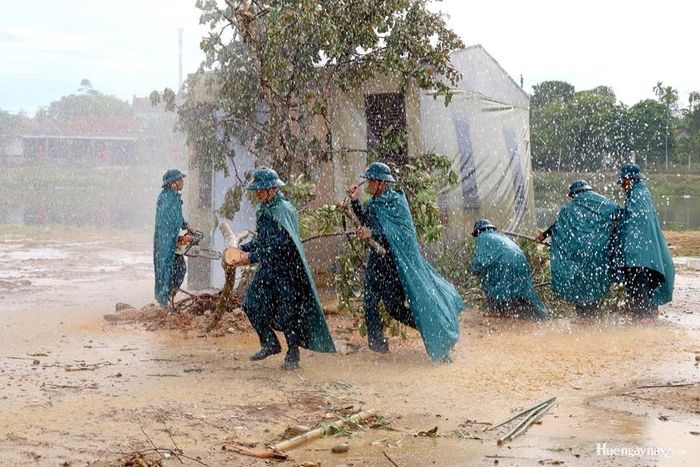  Tình huống giả định trong cuộc diễn tập là bão số 5 gây ra mưa lớn, gió mạnh, ngập lụt gây chia cắt nhiều khu dân cư