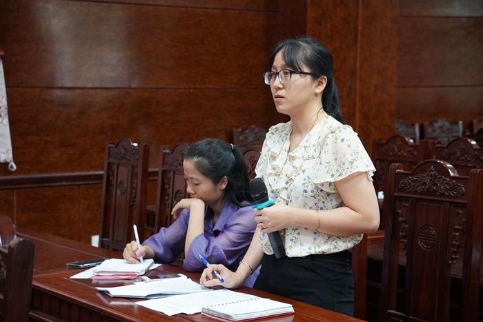  Người nộp thuế chia sẻ các vướng mắc liên quan tại hội nghị. 