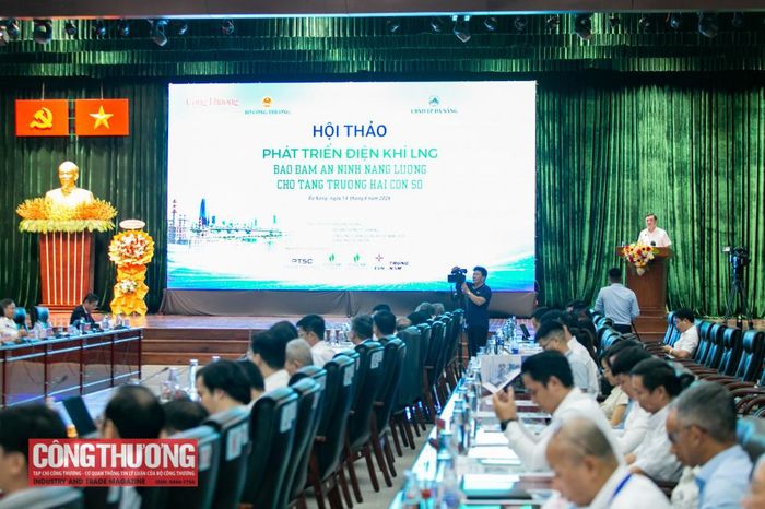 Thứ trưởng Bộ Công Thương Nguyễn Sinh Nhật Tân phát biểu khai mạc Hội thảo.