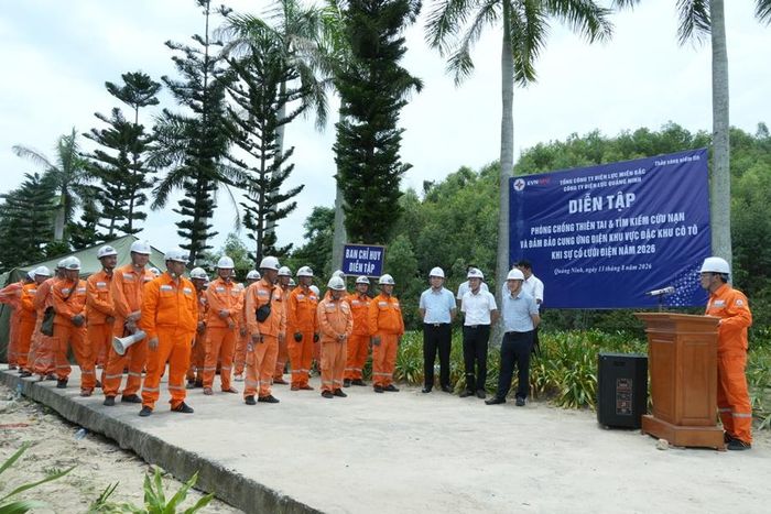 Ông Lê Bá Quyến - Phó Giám đốc Công ty Điện lực Quảng Ninh, Trưởng Ban Chỉ huy diễn tập phát biểu bế mạc