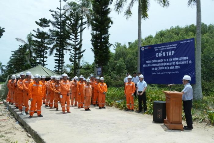 Ông Vũ Anh Phương - Phó Tổng Giám đốc EVNNPC phát biểu tại buổi rút kinh nghiệm sau diễn tập