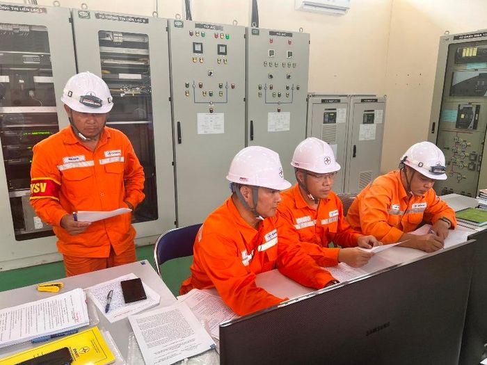 Tình huống diễn tập xử lý sự cố nổ máy cắt 475 E5.38 tại trạm biến áp 110 kV Vân Đồn 2 do sét đánh