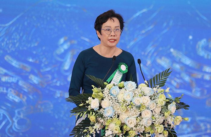 Chủ tịch Hội đồng quản trị, Tổng Giám đốc Vũ Thị Hợp - Đại diện liên doanh Chủ đầu tư phát biểu tại Lễ khỏi công. (Ảnh: UBND tỉnh Phú Thọ)