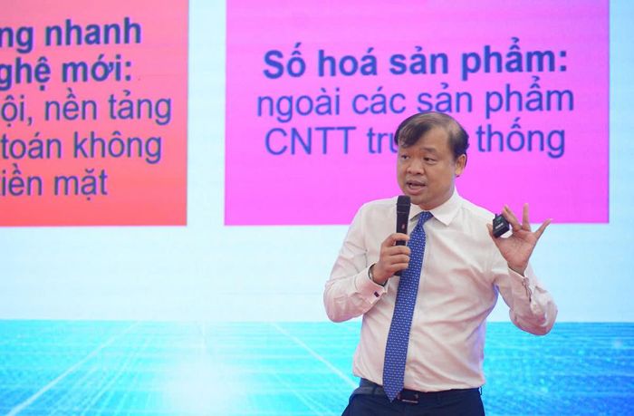 Ông Nguyễn Hoa Cương - Phó Viện trưởng Viện Chính sách và Chiến lược (Ban Chính sách, Chiến lược Trung ương) trao đổi về triển vọng và yêu cầu đổi mới tư duy phát triển kinh tế số. (Ảnh: Quốc Tuấn)