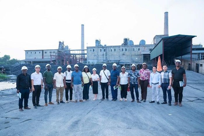 Đoàn công tác cấp cao Uganda khảo sát thực tế năng lực sản xuất, công nghệ và sản phẩm tại các đơn vị thành viên của Vinachem ở Ninh Bình