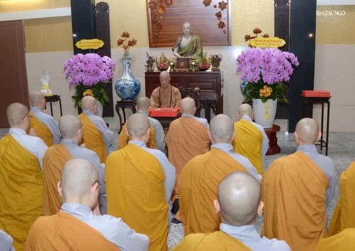 Đức Pháp chủ ban huấn thị