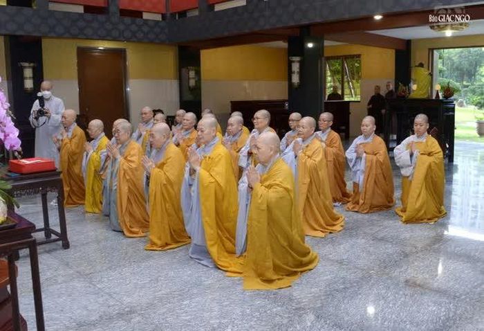Thành kính đón nhận lời huấn thị của Đức Pháp chủ