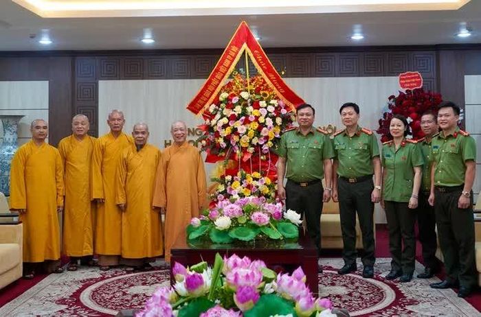 Ban Trị sự GHPGVN TP.Hà Nội chúc mừng Công an TP.Hà Nội