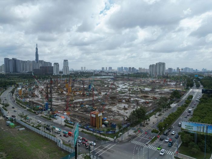 Công trình rộng gần 46,7ha, tổng vốn đầu tư gần 30.000 tỷ đồng, do Công ty TNHH Đầu tư và Phát triển Mặt Trời Sài Gòn (Sun Group) thực hiện theo hình thức PPP, hợp đồng BT.