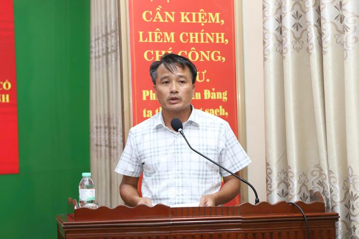 Ông Trần Văn Kế, Giám đốc Công ty CP Đường sắt Nghệ Tĩnh phát biểu tại buổi lễ.