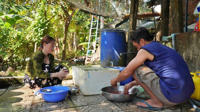 Có nguồn nước sạch ổn định thì cuộc sống, sinh hoạt của người dân ở vùng nông thôn tỉnh Cà Mau mới bớt vất vả.
