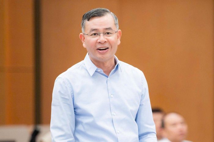 Bộ trưởng Bộ Tài chính Ngô Văn Tuấn trình bày tại phiên họp. Ảnh: Quochoi.vn