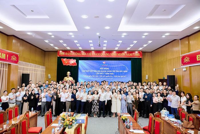Các Đại biểu chụp ảnh lưu niệm.