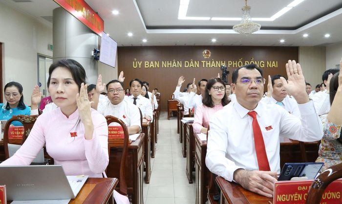 Thường trực HĐND TP. Đồng Nai yêu cầu chuyển mạnh từ nghị quyết sang hành động, từ cam kết sang kết quả sau kỳ họp. Ảnh: Văn Dũng