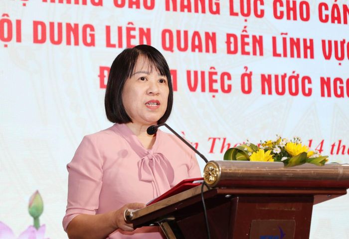 Phó Giám đốc Quỹ Hỗ trợ việc làm ngoài nước Nguyễn Thị Hoàng Lan phát biểu tại Hội nghị