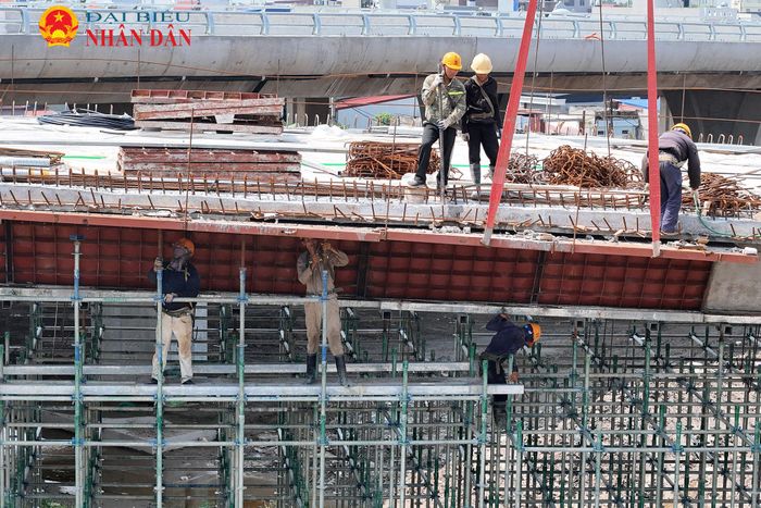Trong dự án tuyến đường vành đai 2, hợp phần tuyến từ nút giao cầu Hải Thành đến nút giao Bùi Viện, dọc đường Hưng Đạo có tổng mức đầu tư khoảng 865 tỷ đồng