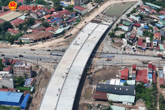 Đây là đoạn đường nối khu vực Dương Kinh với tuyến đường vành đai Bùi Viện ra QL5. Trục đường kết nối này có thiết kế mặt cắt ngang lòng đường rộng 68m, với 8 làn xe, dải phân cách giữa 23m, hè đường 2 bên rộng 15m