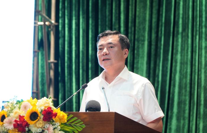 Thứ trưởng Bộ Công Thương Nguyễn Sinh Nhật Tân phát biểu tại hội thảo.