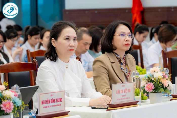 Các đại biểu tham dự chương trình. (Ảnh: Bệnh viện Nhi Hà Nội)