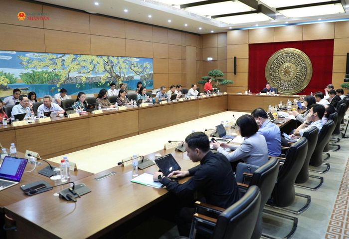 Toàn cảnh phiên thảo luận tại Tổ 7(Đoàn Nghệ An, Lâm Đồng). Ảnh: Khánh Duy