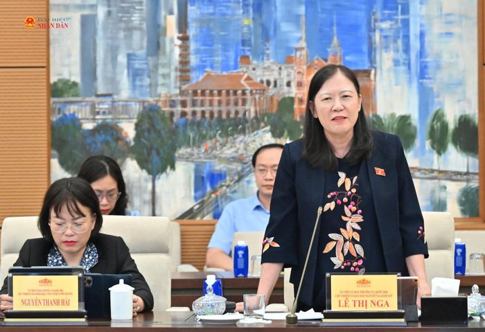 Chủ nhiệm Ủy ban Dân nguyện và Giám sát Lê Thị Nga phát biểu