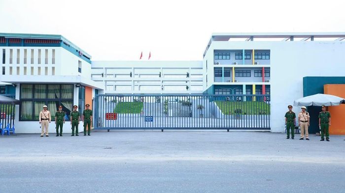 Sáng ngày 14/8/2026, hơn 320 thí sinh Trường THPT Chuyên Tuyên Quang đã bước vào Kỳ thi tốt nghiệp THPT năm 2026 lần 2. Ảnh: Công an tỉnh Tuyên Quang