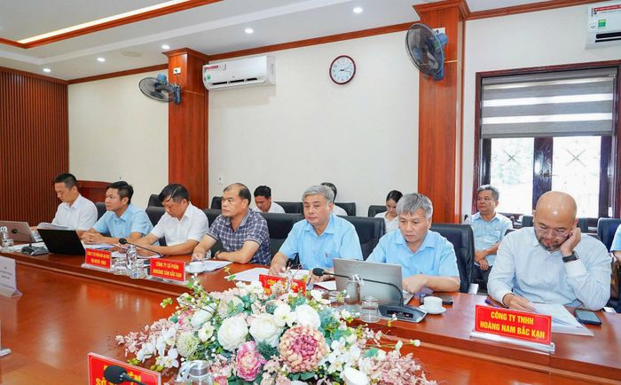 Đại diện các doanh nghiệp, đơn vị khảo sát tại buổi làm việc