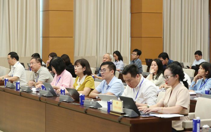Các đại biểu dự phiên họp