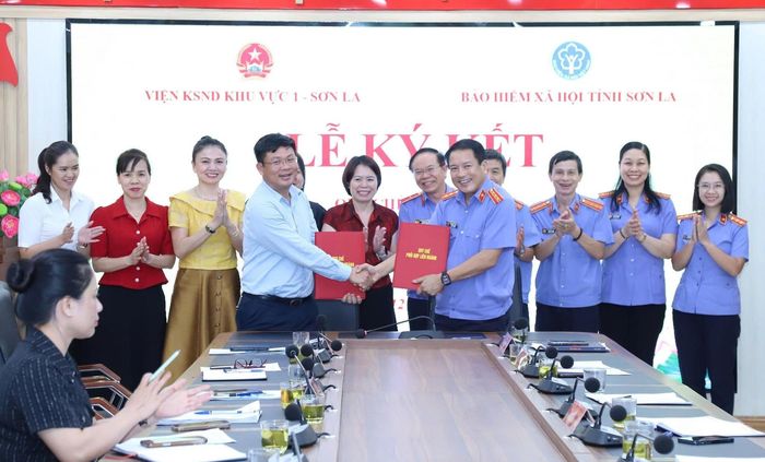 BHXH tỉnh Sơn La và VKSND khu vực 1 - Sơn La ký quy chế