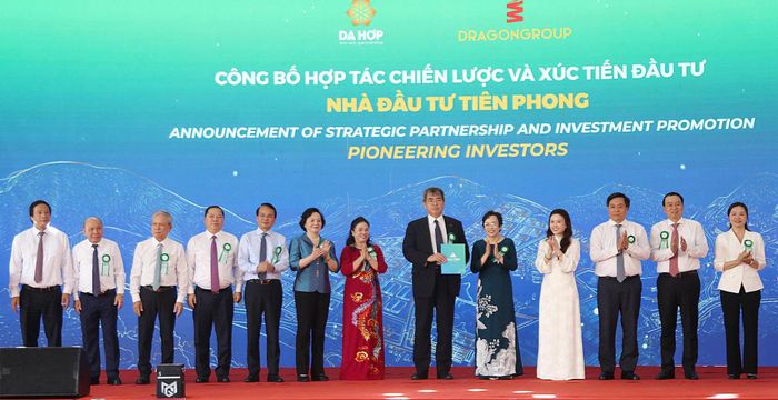 Liên danh chủ đầu tư trao ký kết hợp tác chiến lược với các nhà đầu tư tiên phong.