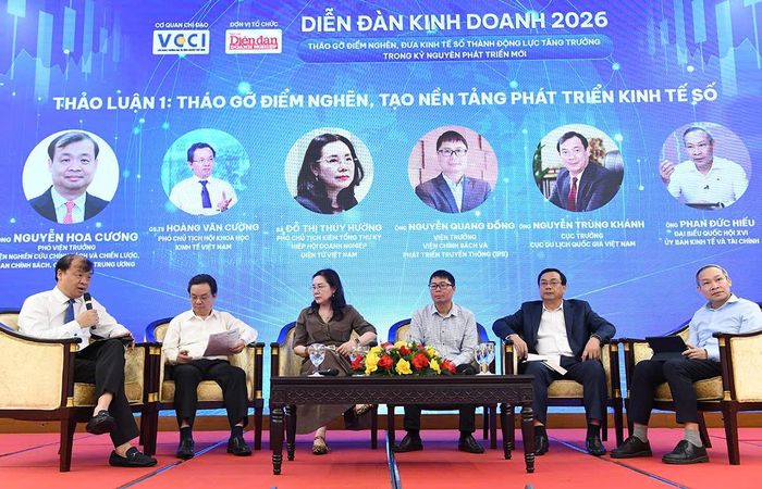 Các diễn giả tham gia thảo luận