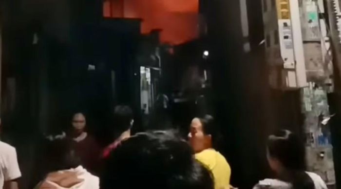 Công ty gỗ nằm trong hẻm nhỏ khiến người dân lo lắng.