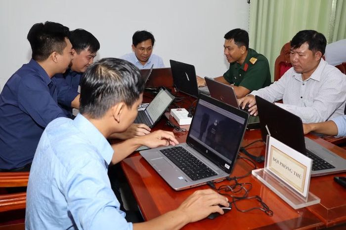 Đội Phòng thủ (Blue Team) thực hiện giám sát, phát hiện, phân tích và ứng phó sự cố nhằm nâng cao năng lực bảo vệ hệ thống.
