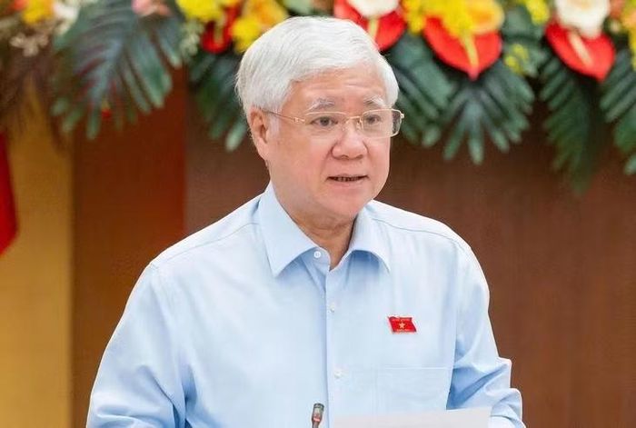 Phó Chủ tịch Thường trực Quốc hội Đỗ Văn Chiến phát biểu tại phiên họp.