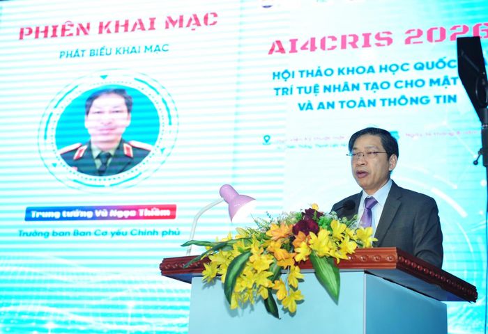 Trưởng ban Ban Cơ yếu Chính phủ Vũ Ngọc Thiềm phát biểu khai mạc hội thảo.