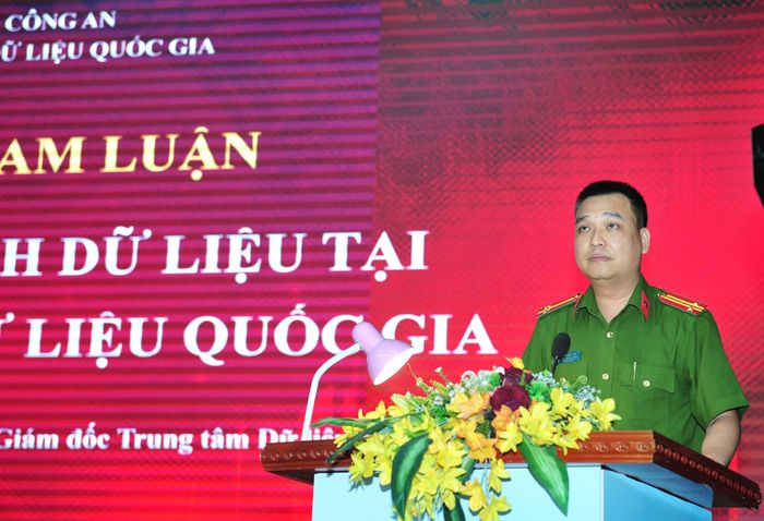 Các đại biểu tham luận tại hội thảo.