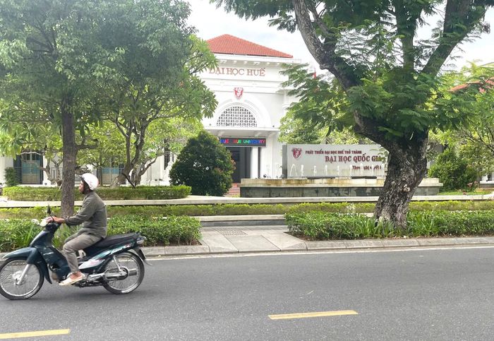 Hội đồng tuyển sinh ĐH Huế khẩn trương rà soát, kiểm tra hồ sơ thí sinh xét tuyển đại học chính quy có sử dụng chứng chỉ IELTS.