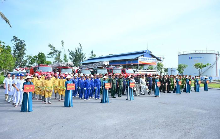 Các lực lượng tham gia diễn tập.