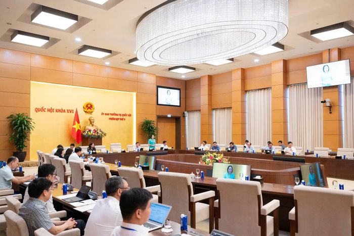 Quang cảnh phiên họp.