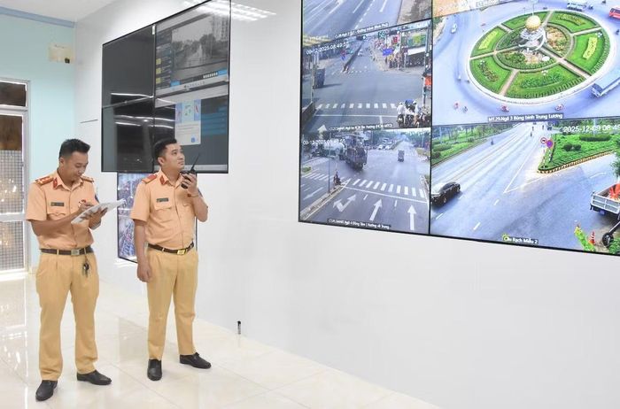 Phòng CSGT vận hành hệ thống camera giám sát đảm bảo trật tự an toàn giao thông.